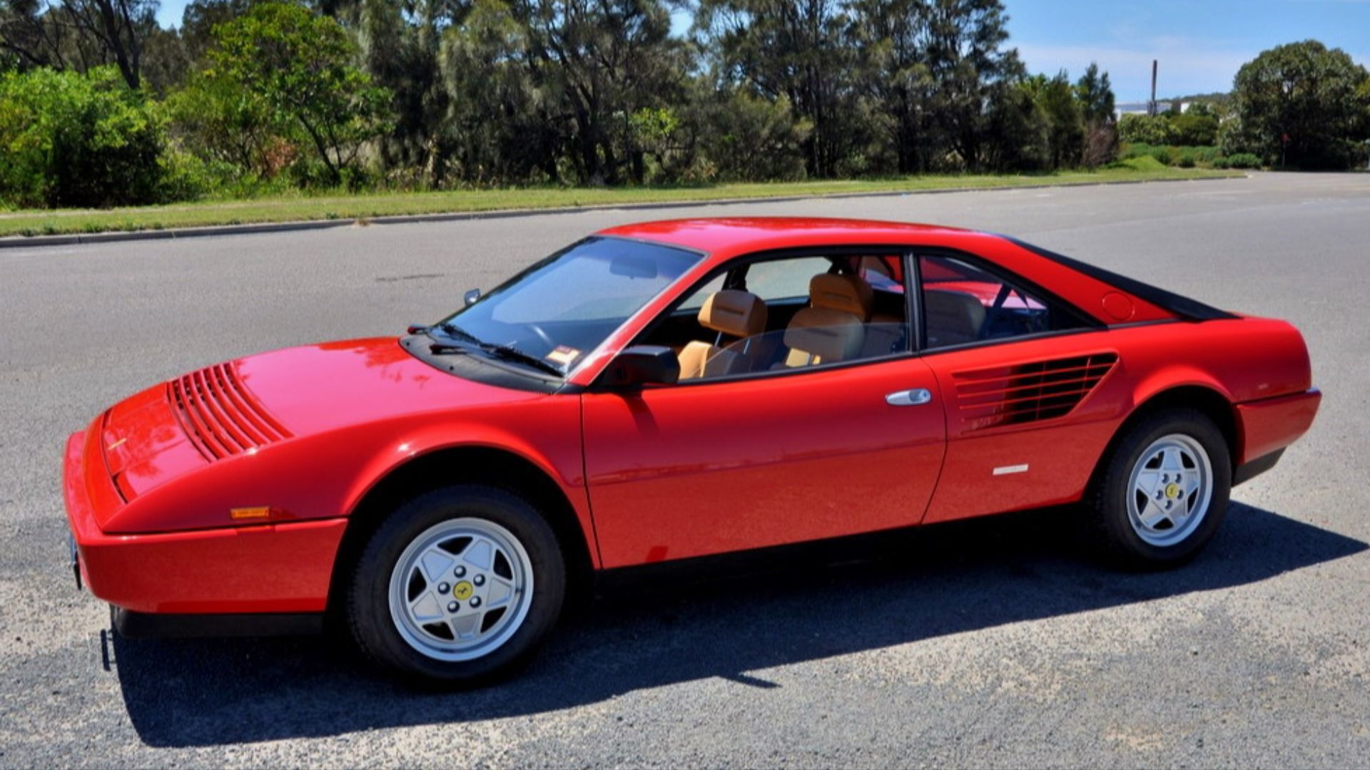 File:Ferrari-Mondial-3.2-side.jpg