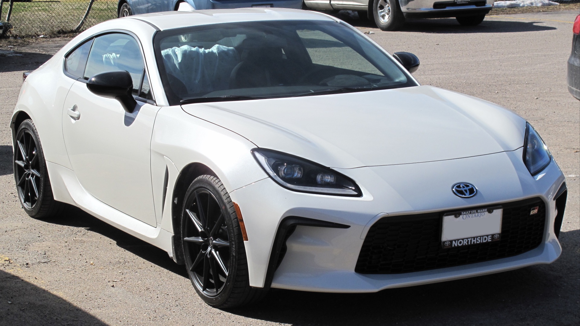 File:2022 Toyota GR86 Premium in Halo, Front Right, 04-10-2022.jpg