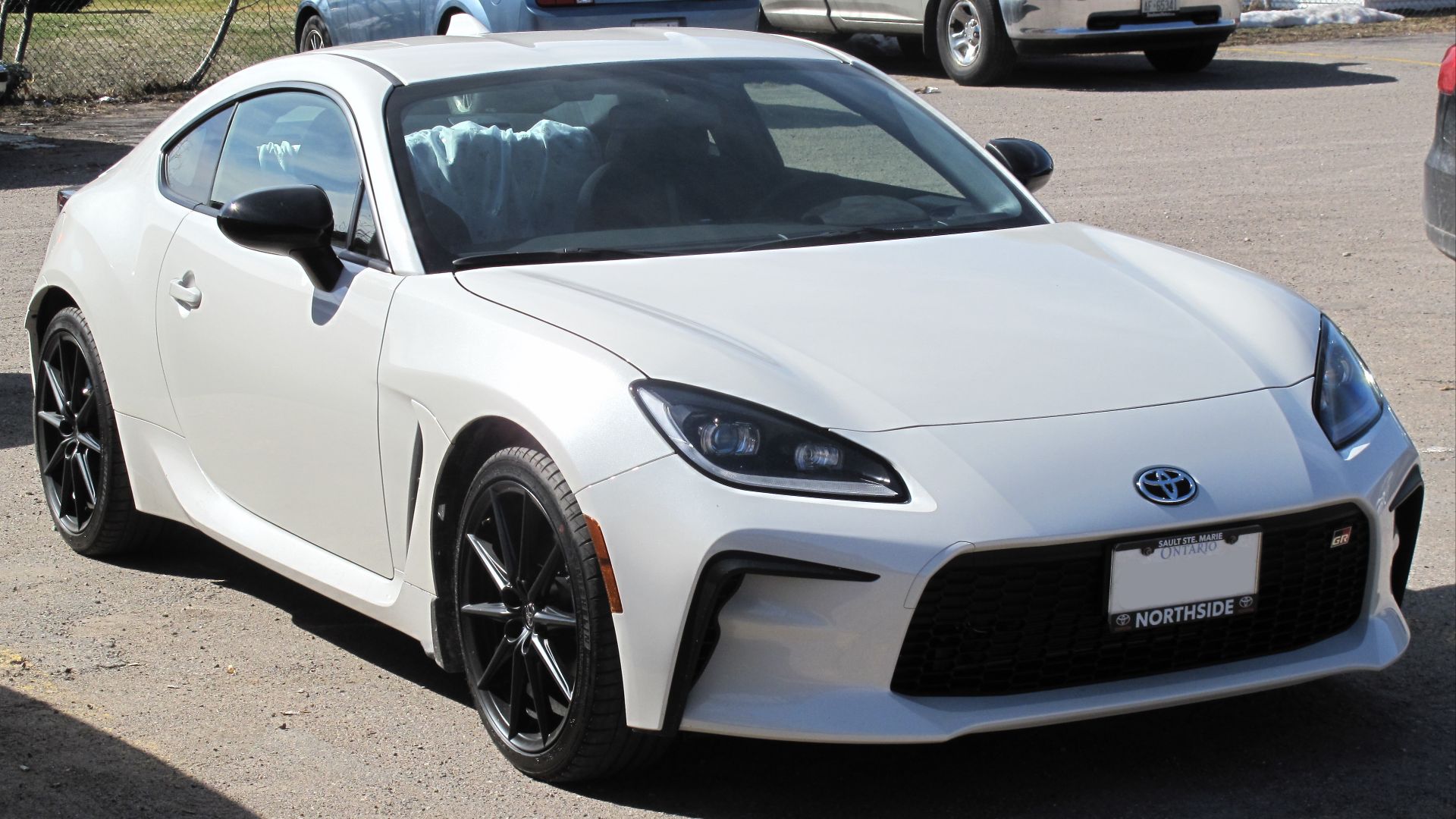 File:2022 Toyota GR86 Premium in Halo, Front Right, 04-10-2022.jpg