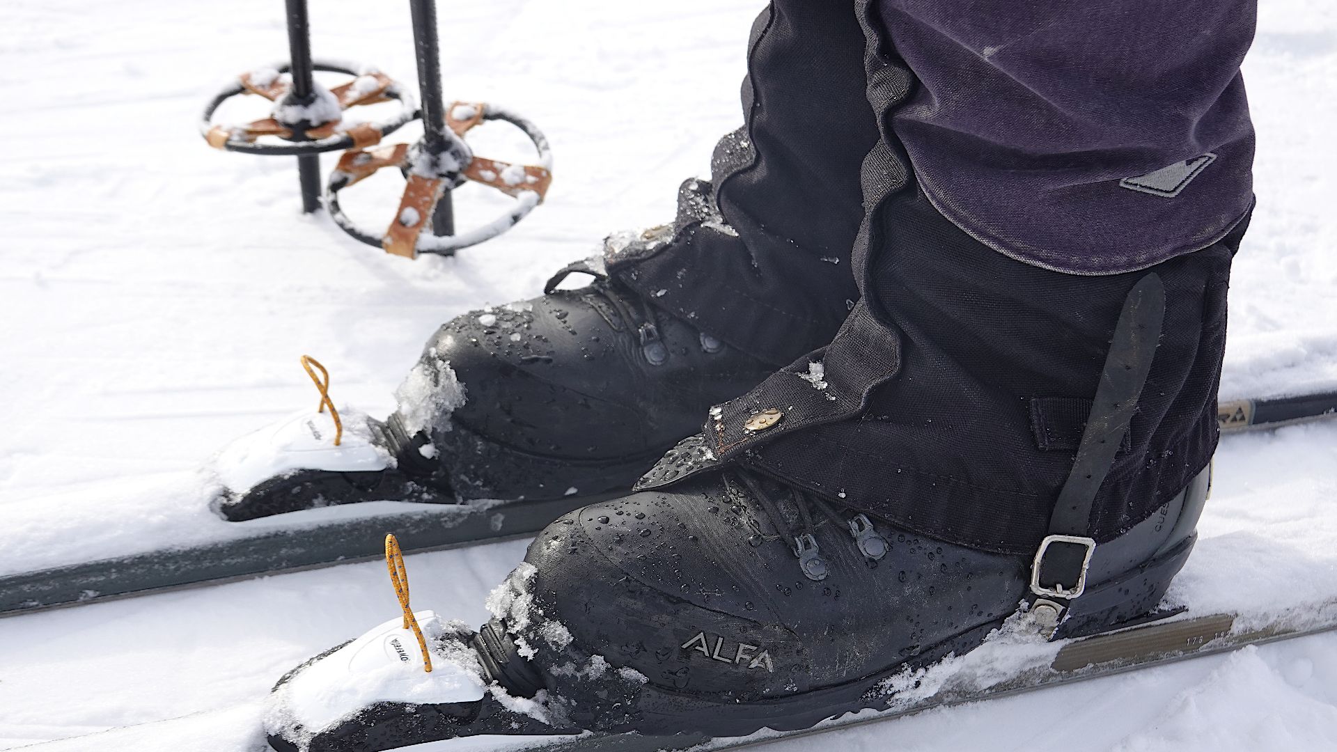 File:Ski touring boots and bindings using NNN-BC.jpg