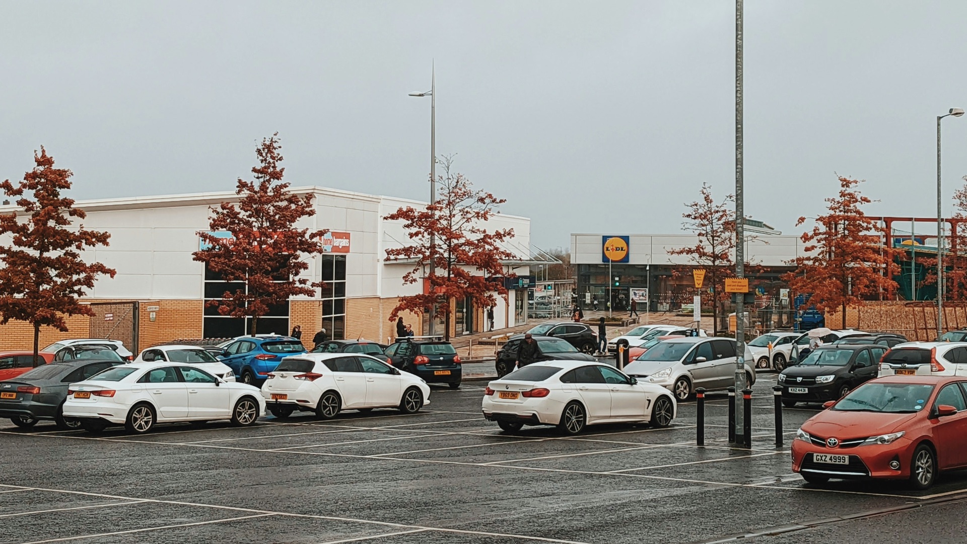 a parking lot filled with lots of parked cars