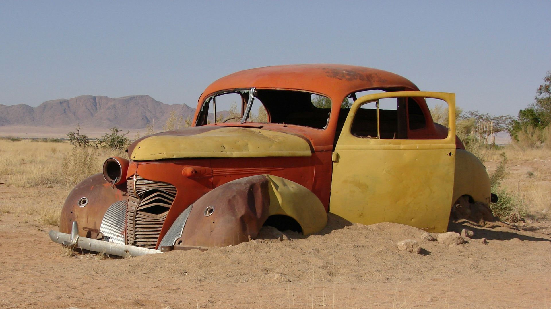 orange and yellow rusted car