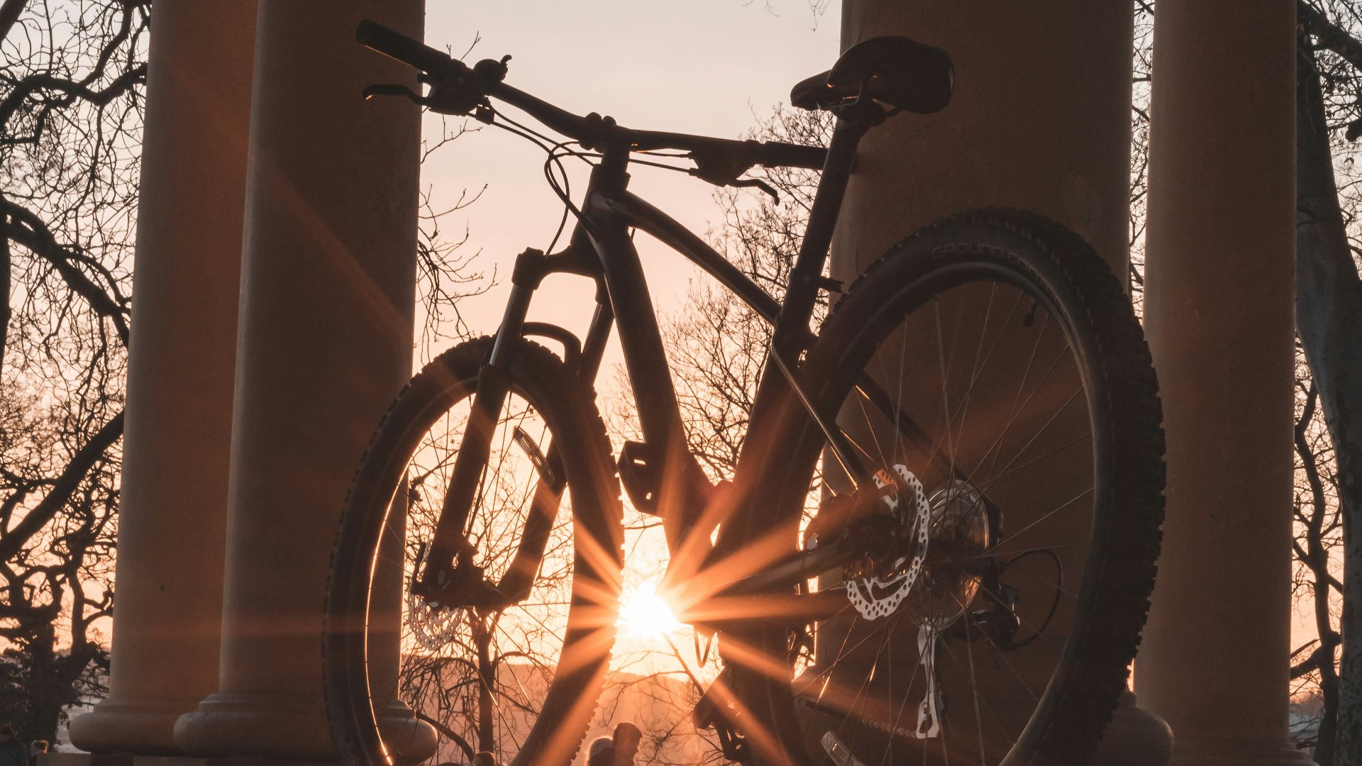 rigid bicycle under sunrays