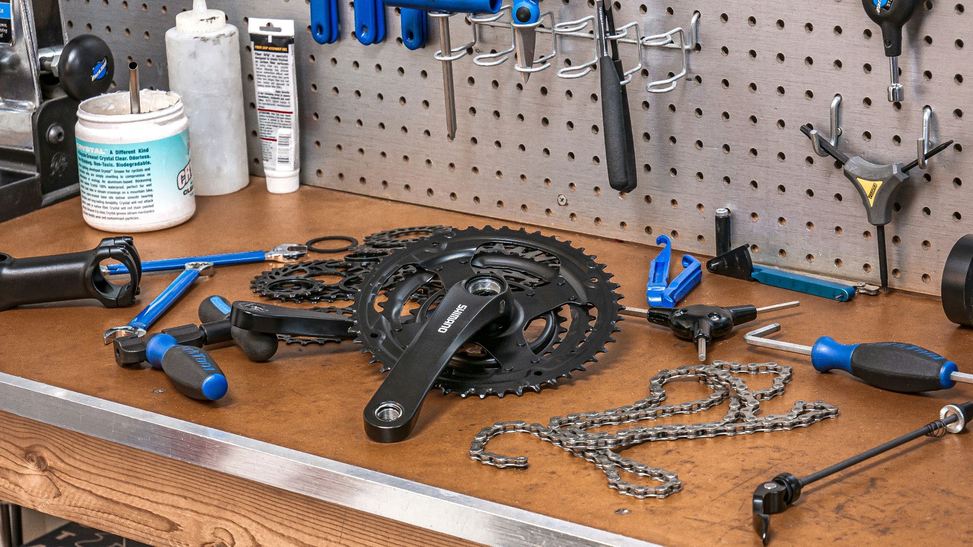 black mountain bike gear set