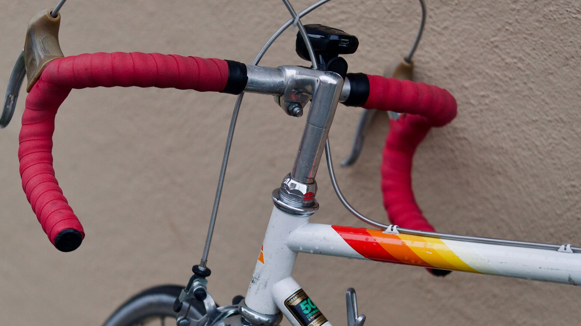 a bicycle with a red handlebar