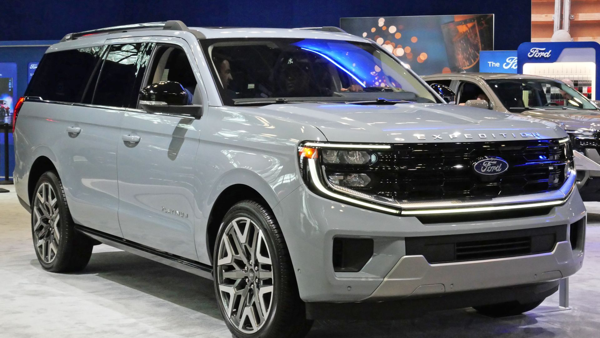 File:2025 Ford Expedition Platinum MAX, front NYIAS 2025.jpg