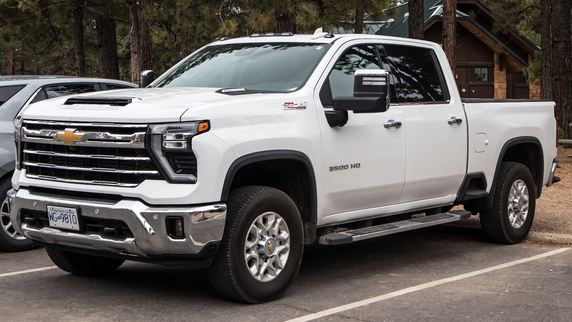 File:Chevrolet Silverado 3500 HD Crew Cab LTZ 4WD (IV, Facelift) – f 02112024.jpg