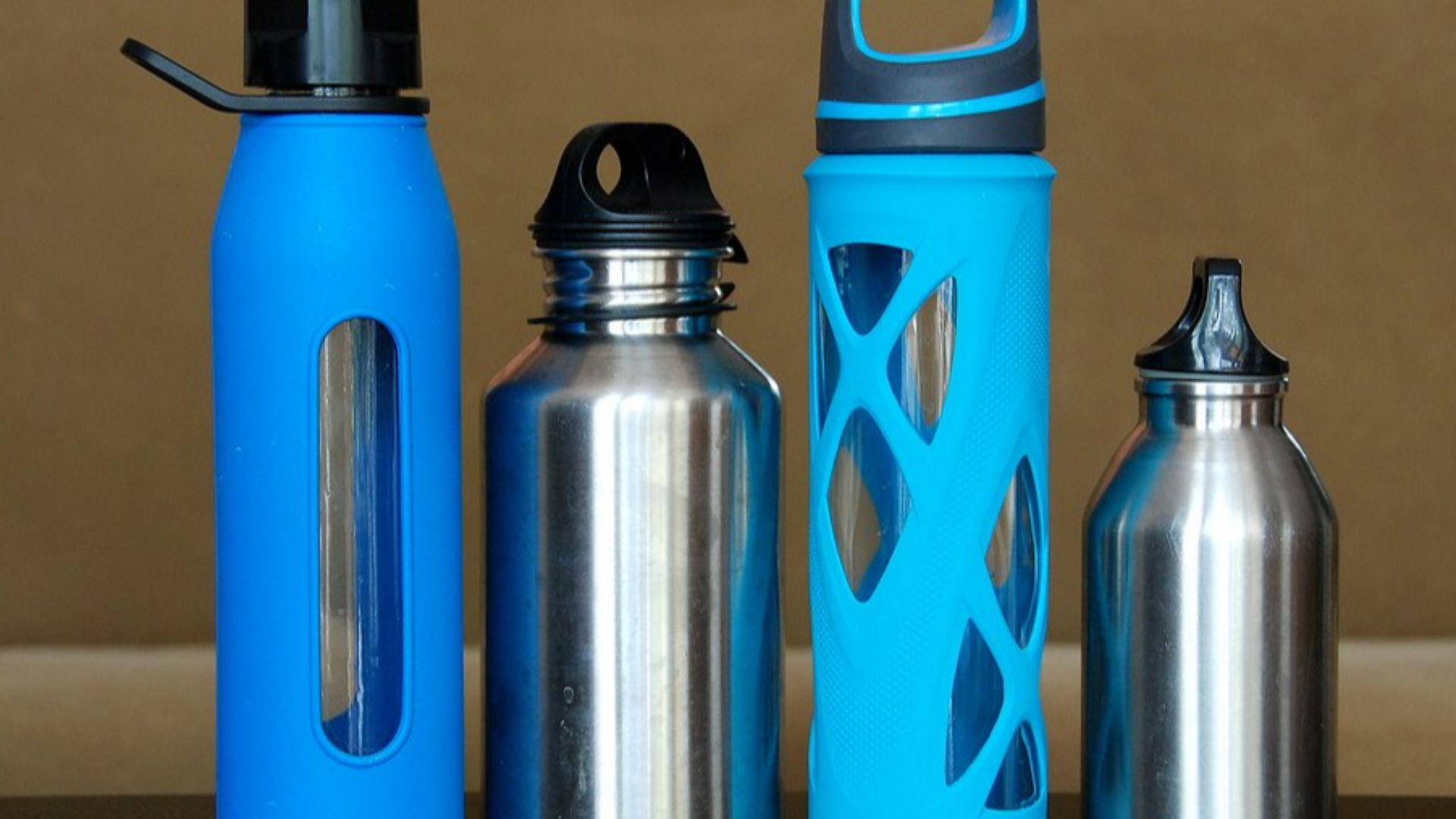 File:Multiple reusable water bottles.jpg