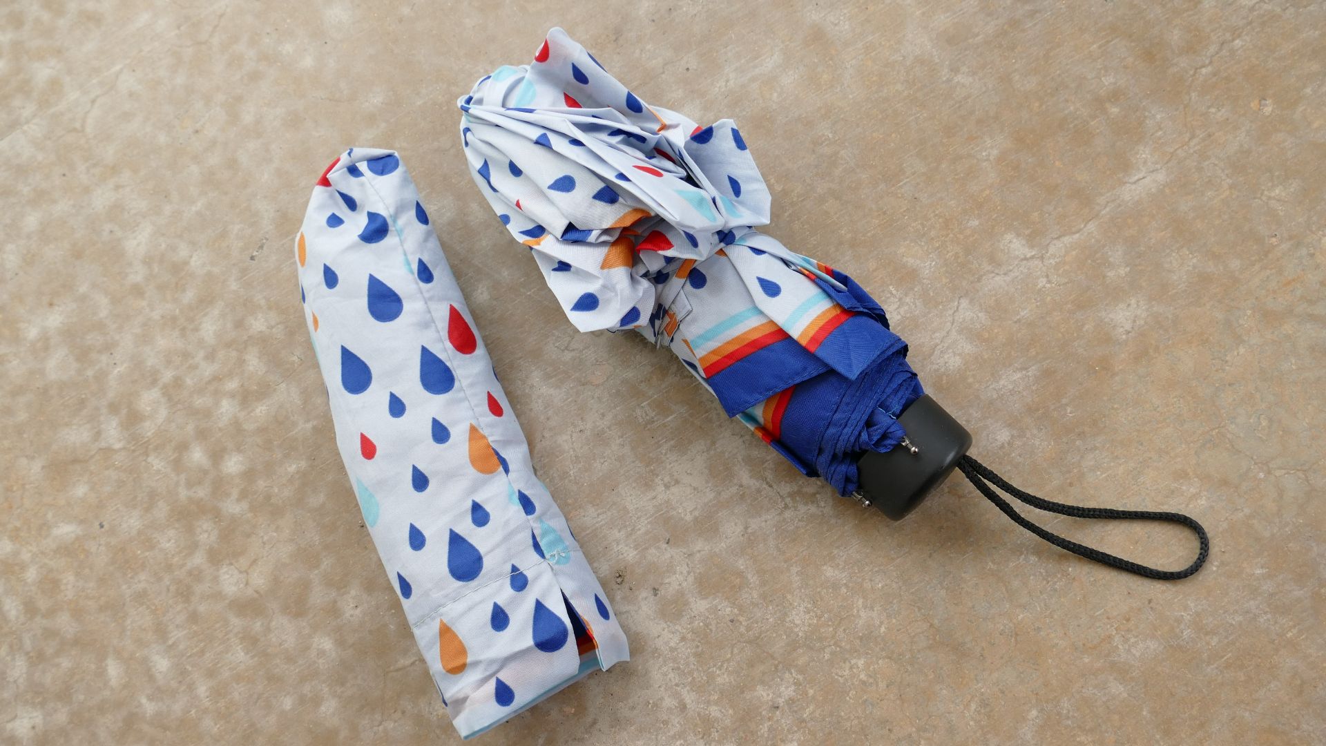 File:Folding umbrella 01.jpg