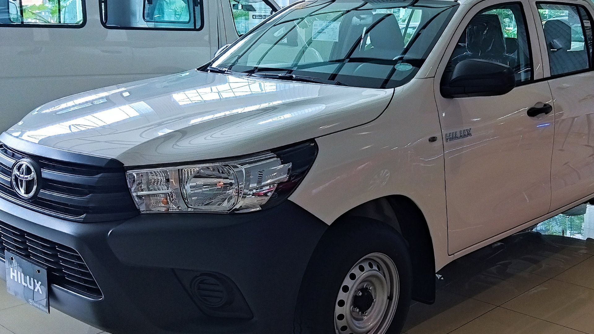 File:Toyota Hilux 2.4J 4x2 20221019.jpg