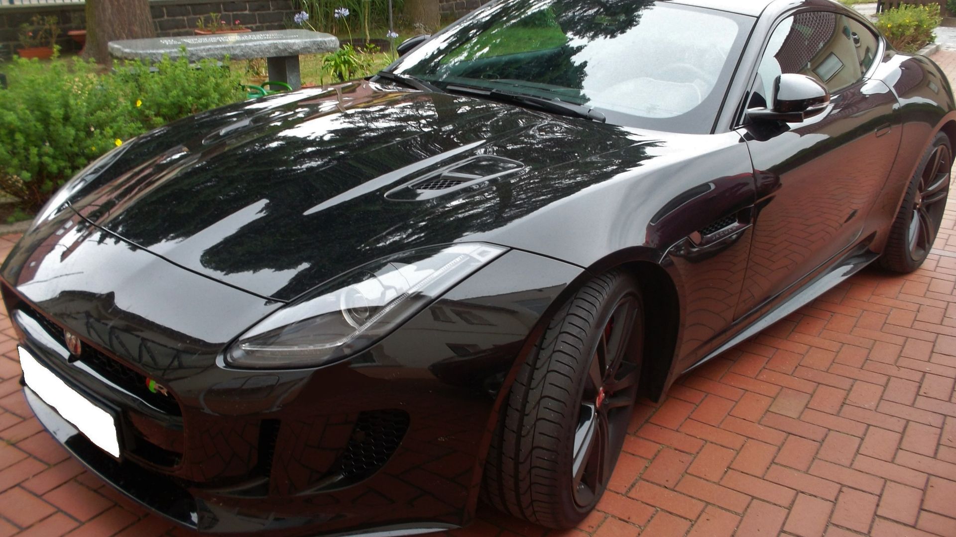 File:Black Jaguar F-TYPE R Coupé AWD (front).jpg