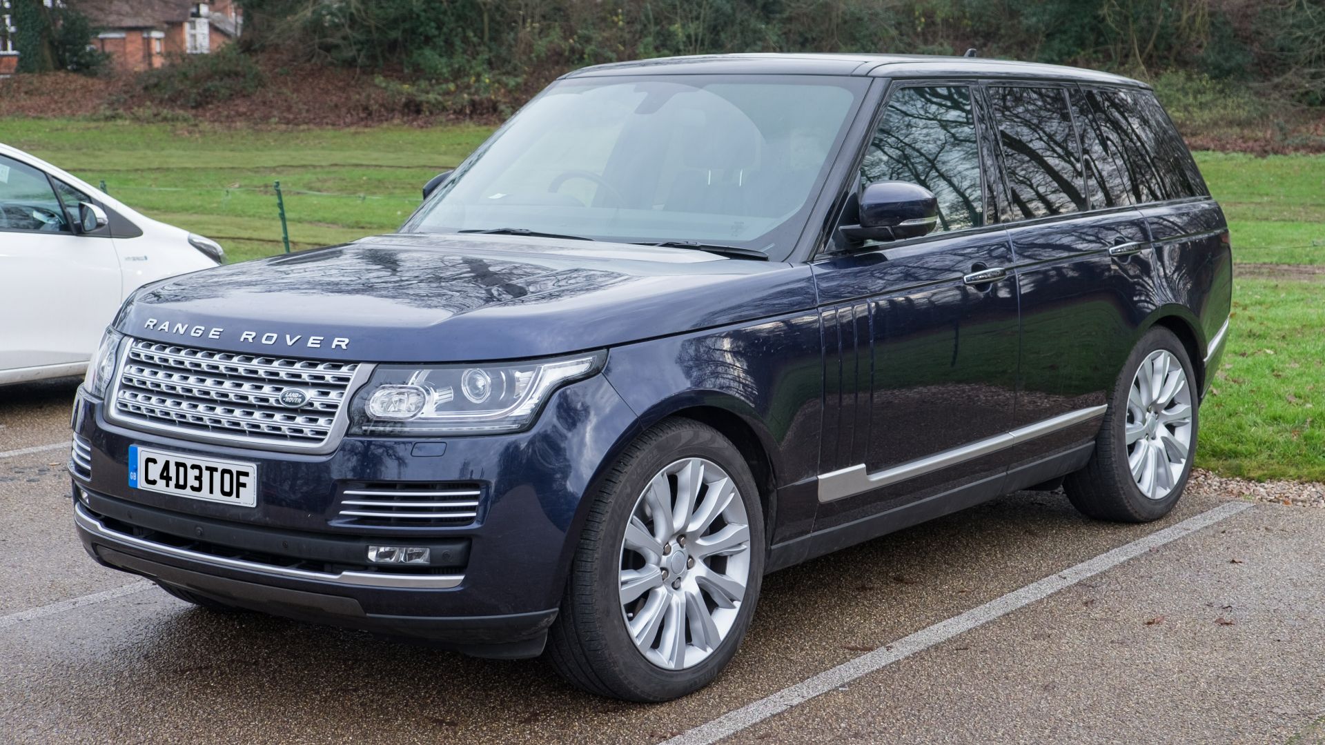 File:Land Rover Range Rover Autobiography 2016.jpg