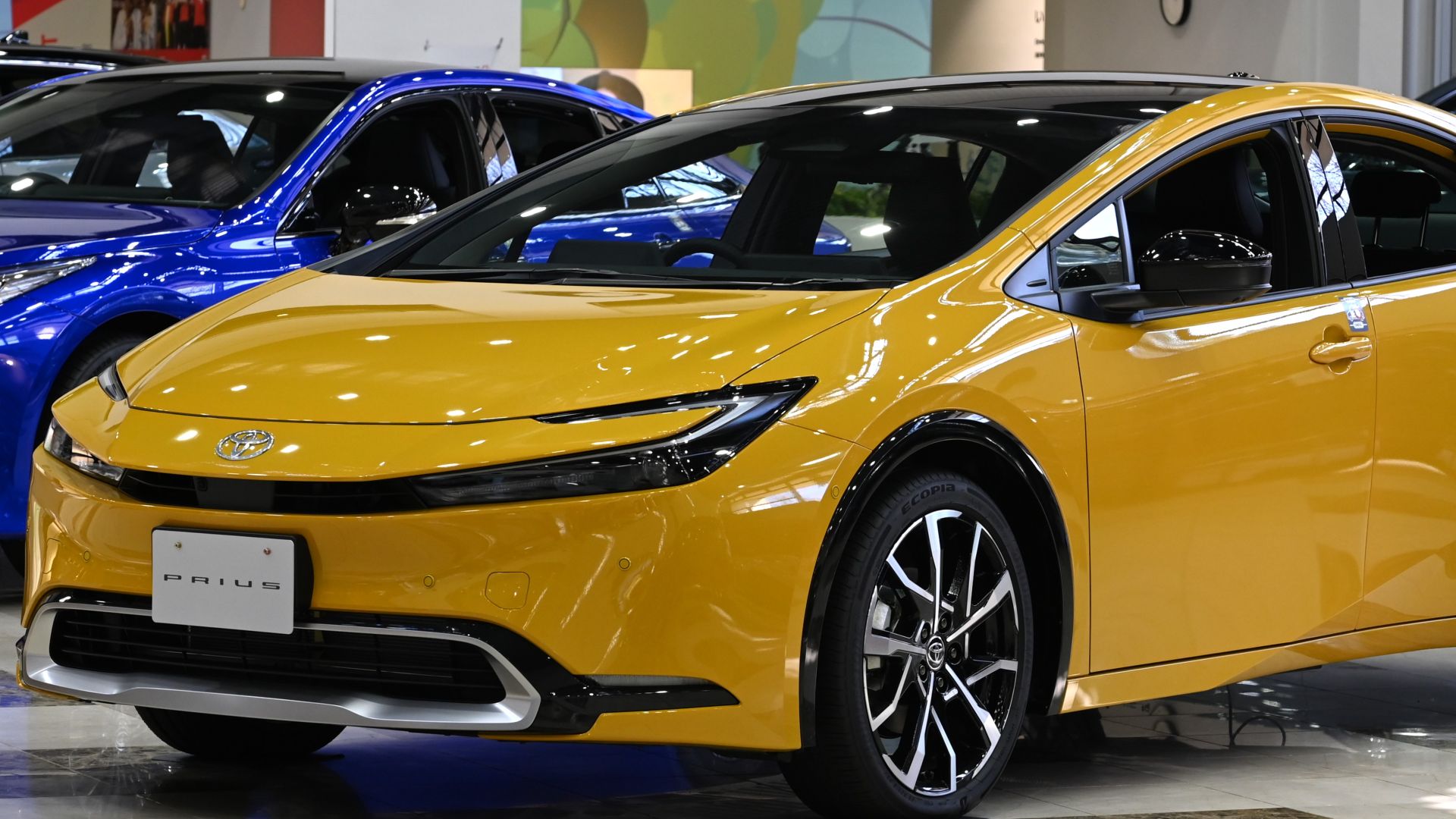 File:2023 Toyota Prius Z PHEV.jpg