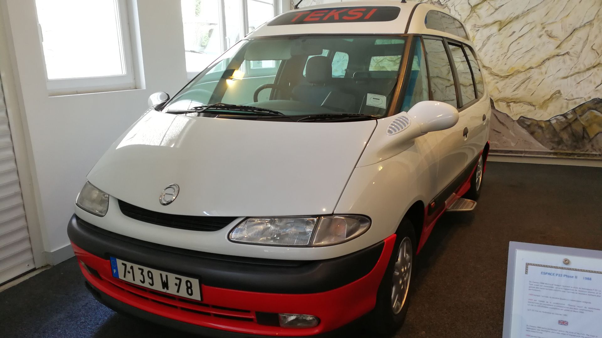 File:Renault Espace taxi malaisien.jpg