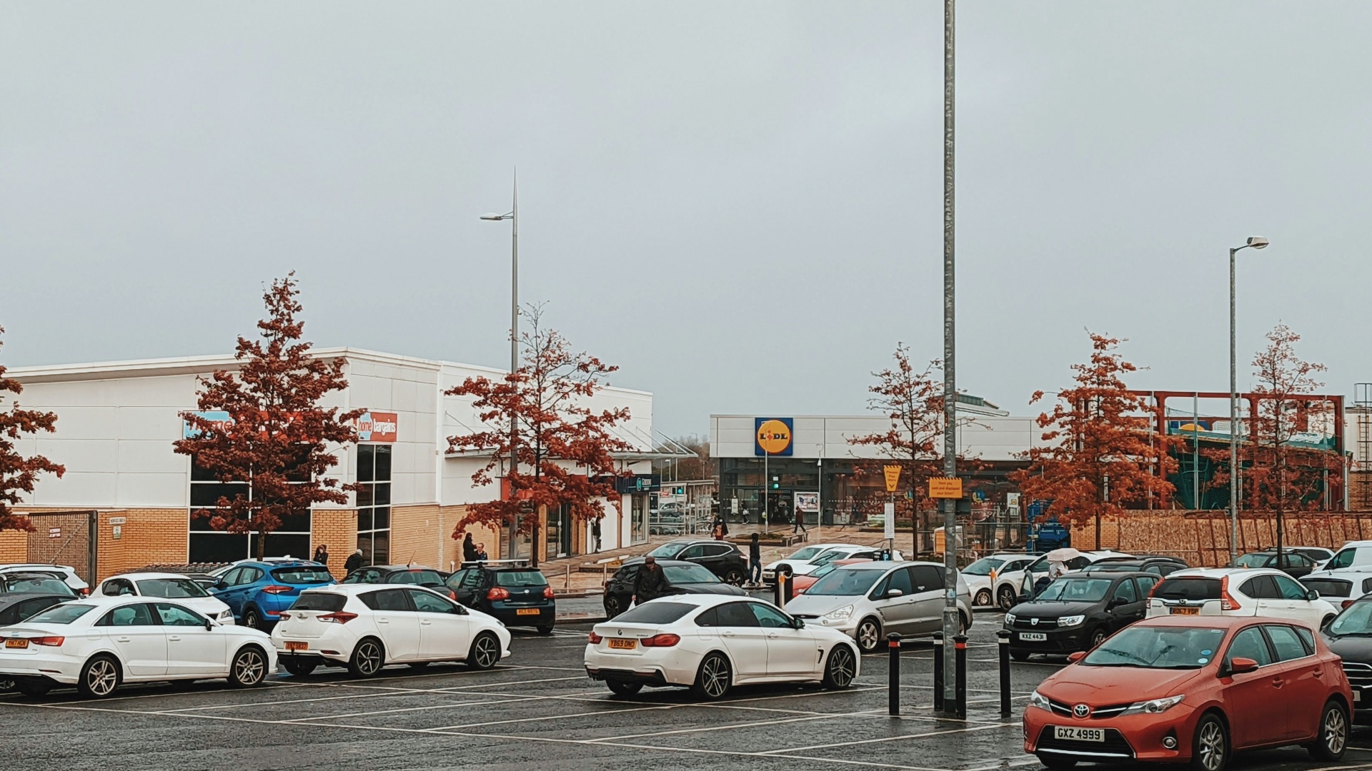 a parking lot filled with lots of parked cars