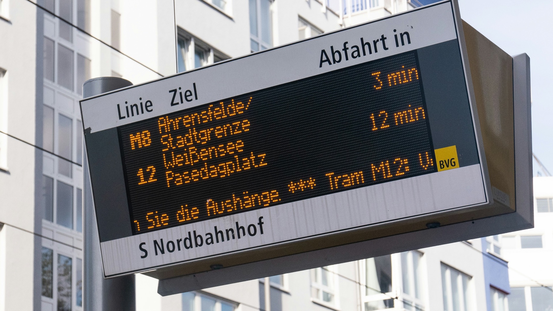 linie ziel abfahrt in