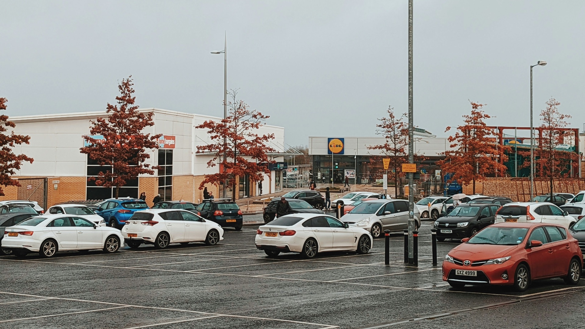 a parking lot filled with lots of parked cars