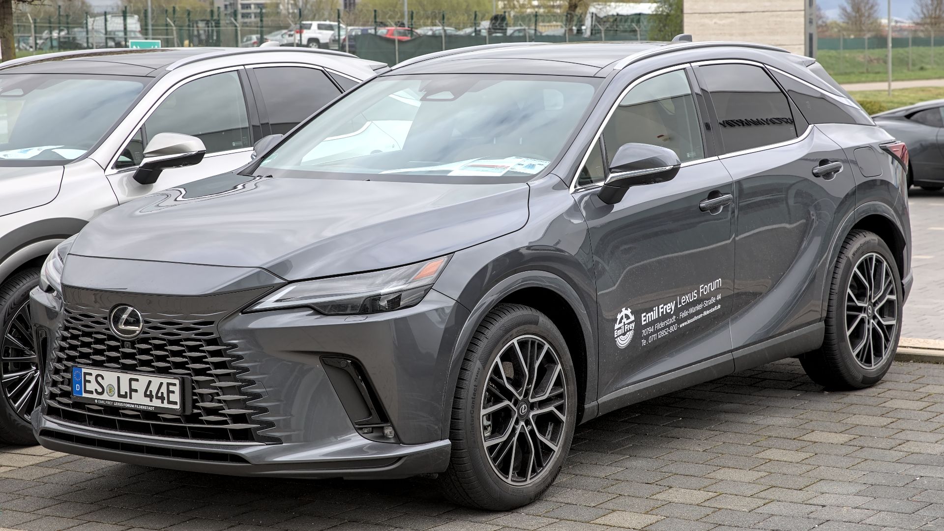 File:Lexus RX 450h+ (AALH16) 1X7A7074.jpg