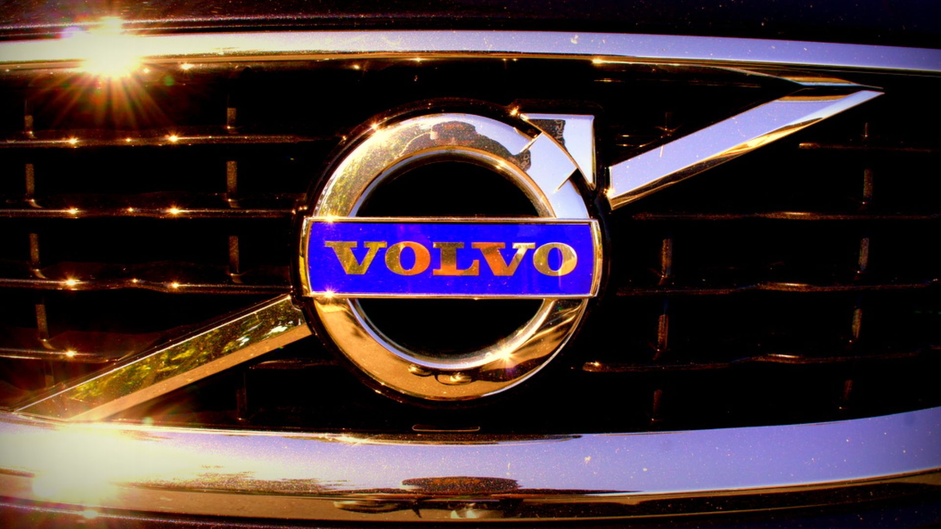 File:Volvo Emblem & Grill - 2012 Volvo C70 (7458973164).jpg