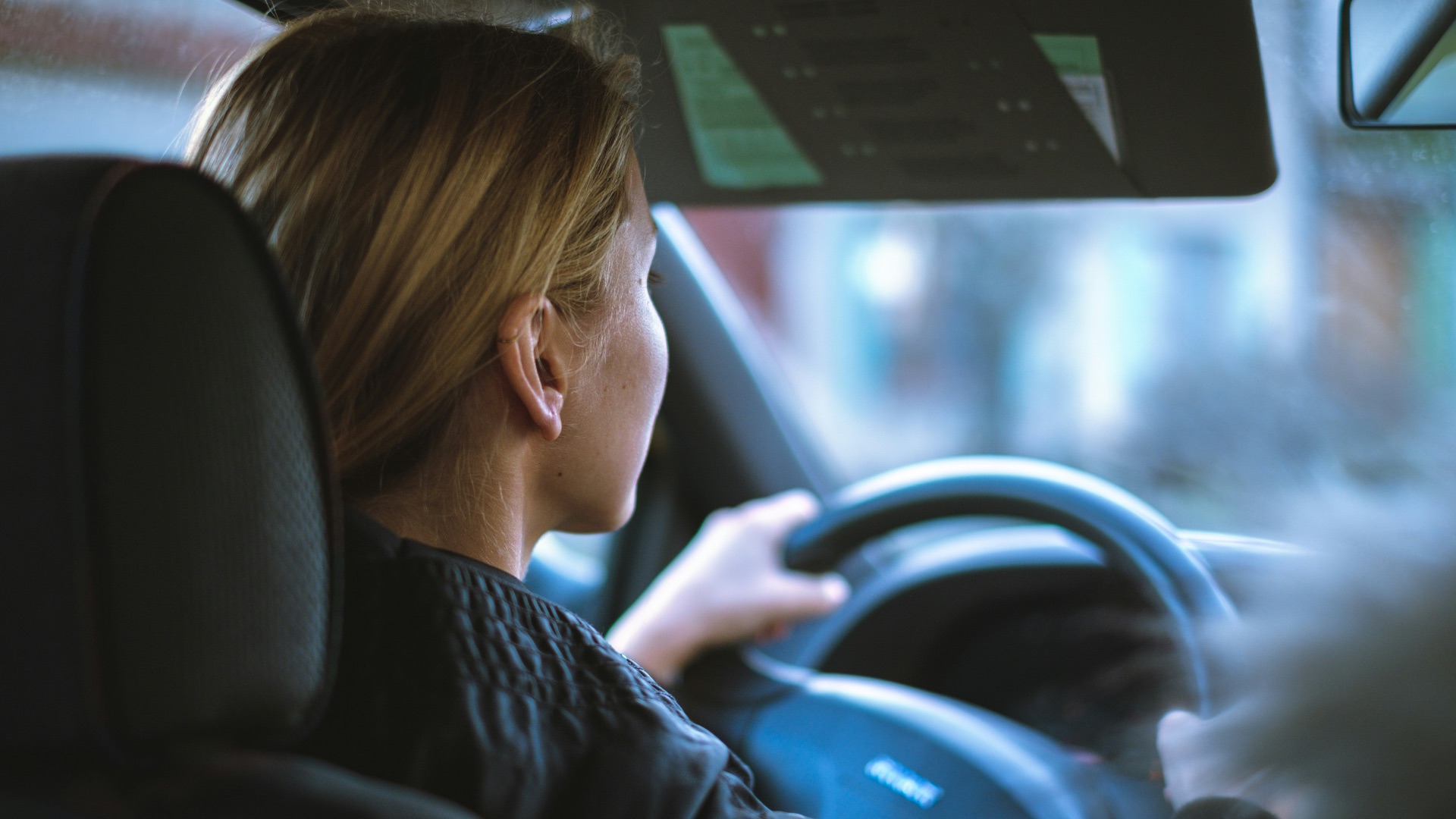 Overconfident Driver 10 Mistakes Overconfident Drivers Make & 10 Nervous Drivers Do ...