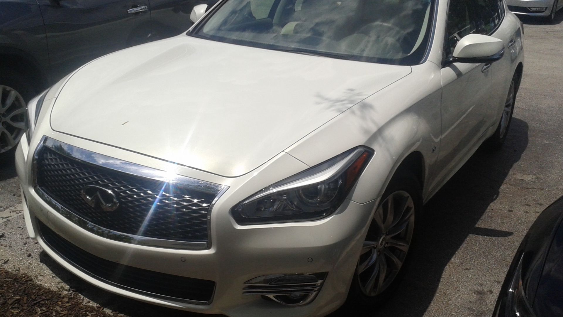 File:Infiniti Q70 V6.jpg