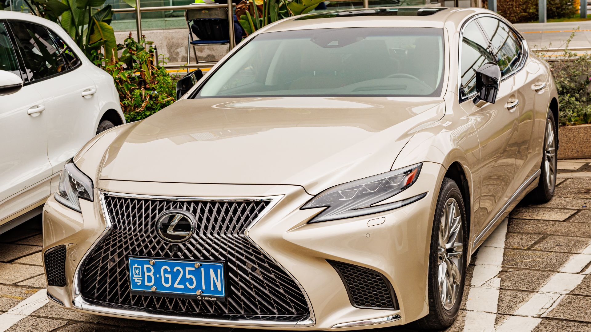 File:LEXUS LS 350 (10).jpg