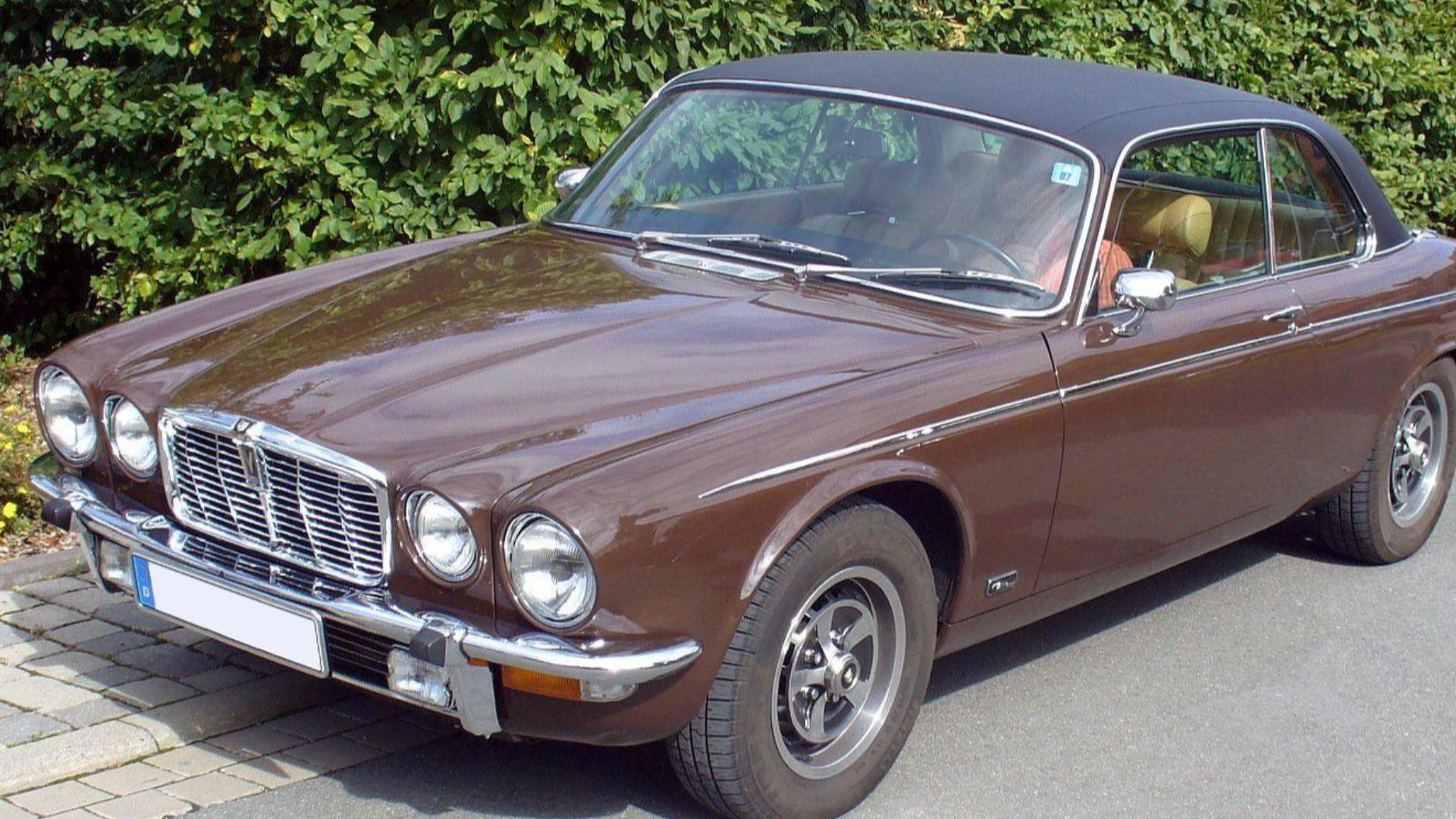 File:Jaguar XJ Series II Coupé 5,3 V12.JPG