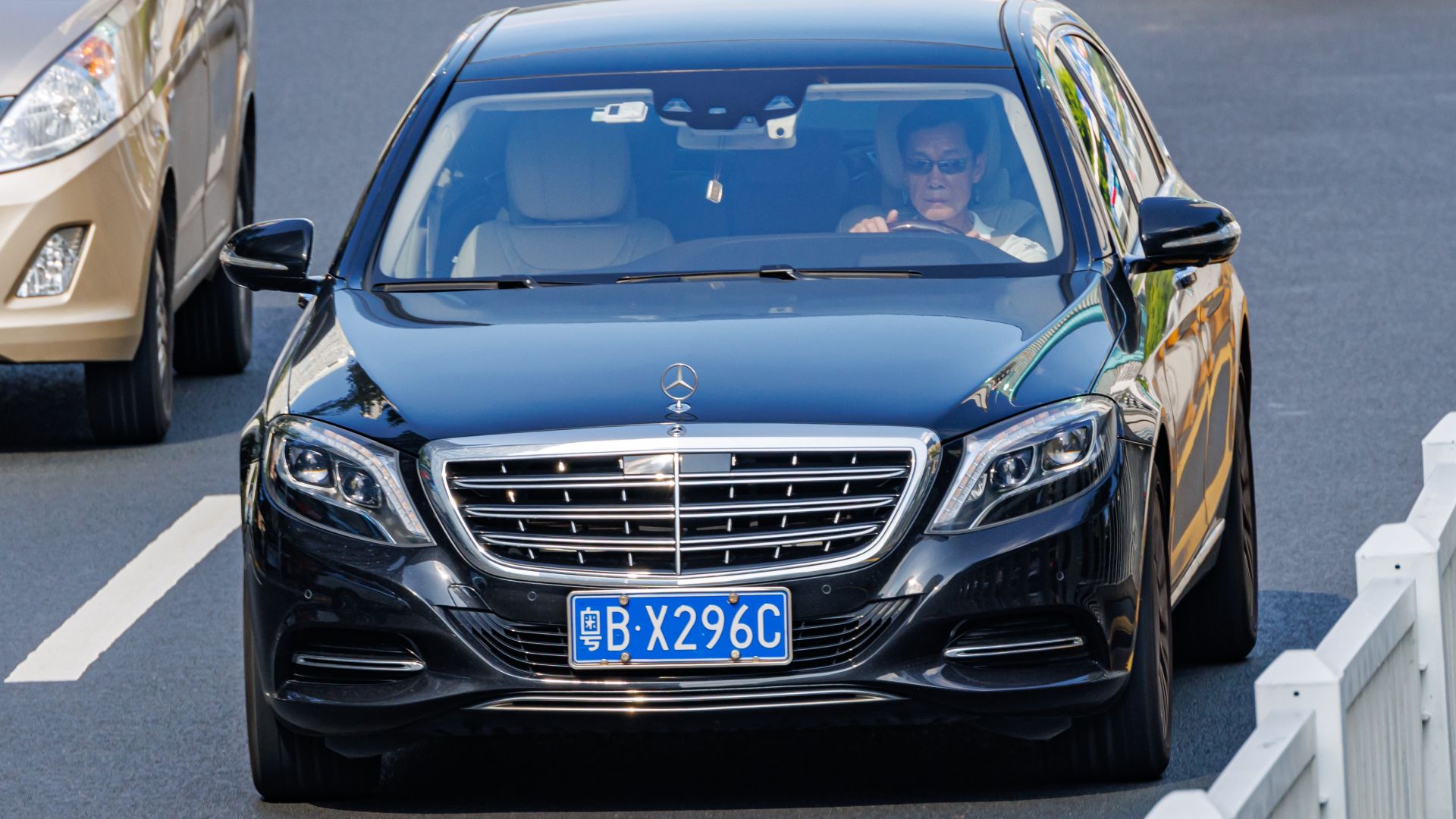 File:MERCEDES-BENZ S-CLASS (V222) China (2).jpg
