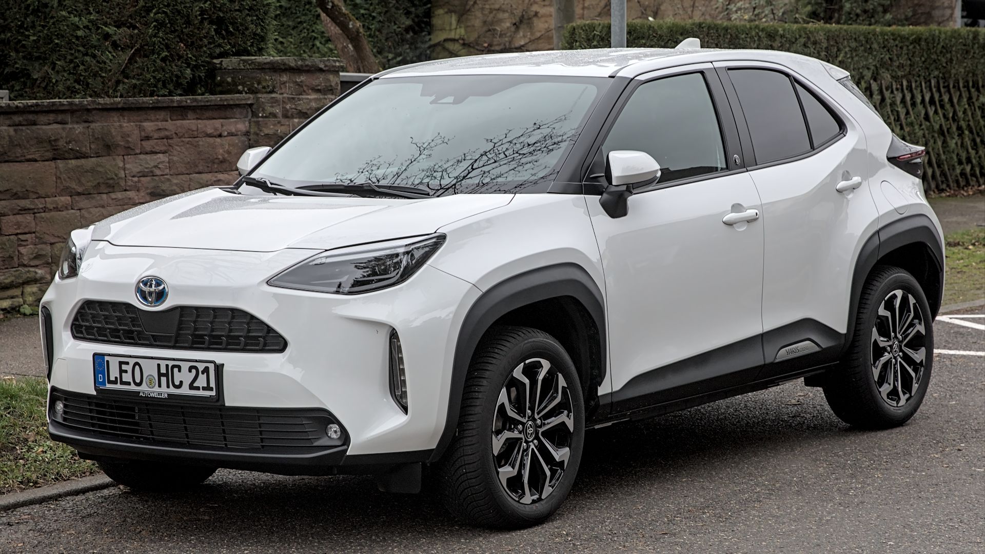 File:Toyota Yaris Cross Hybrid (XP210) 1X7A1846.jpg