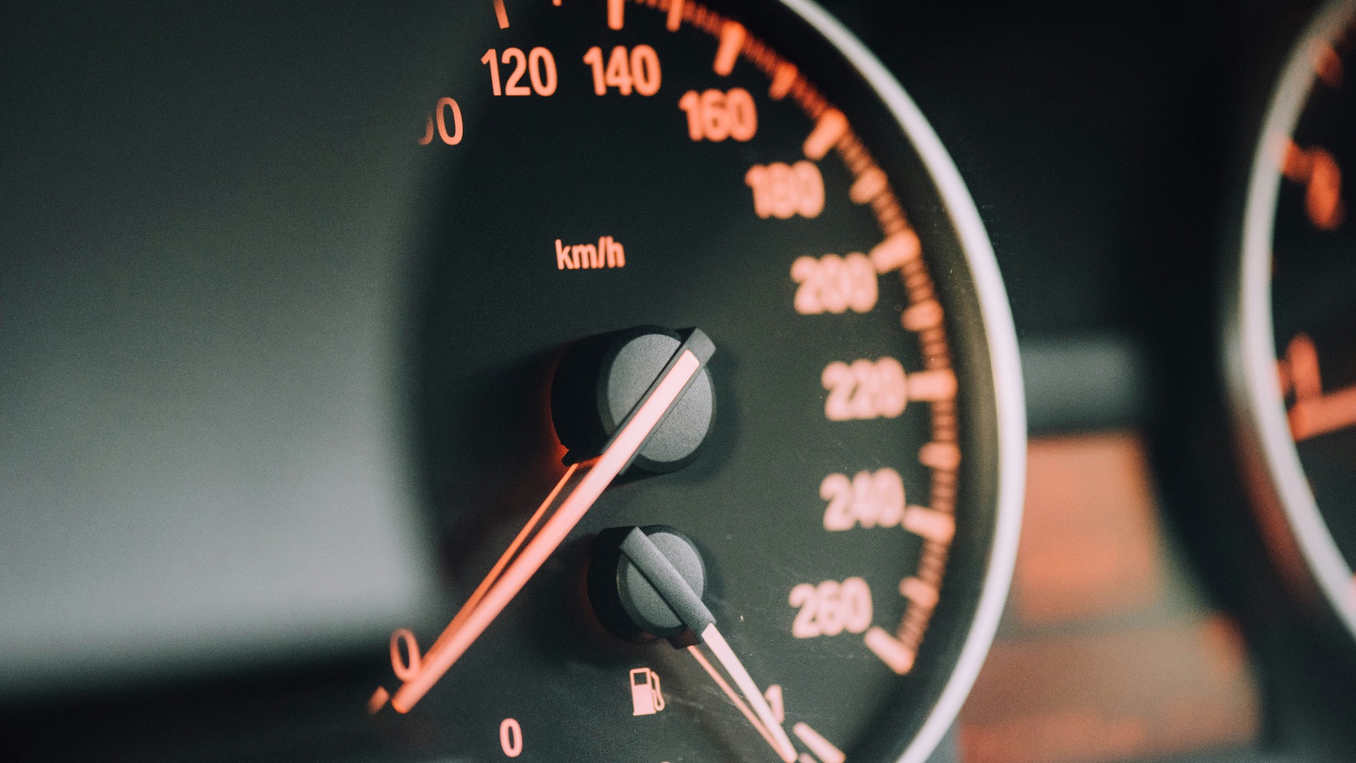 closeup photo of black analog speedometer