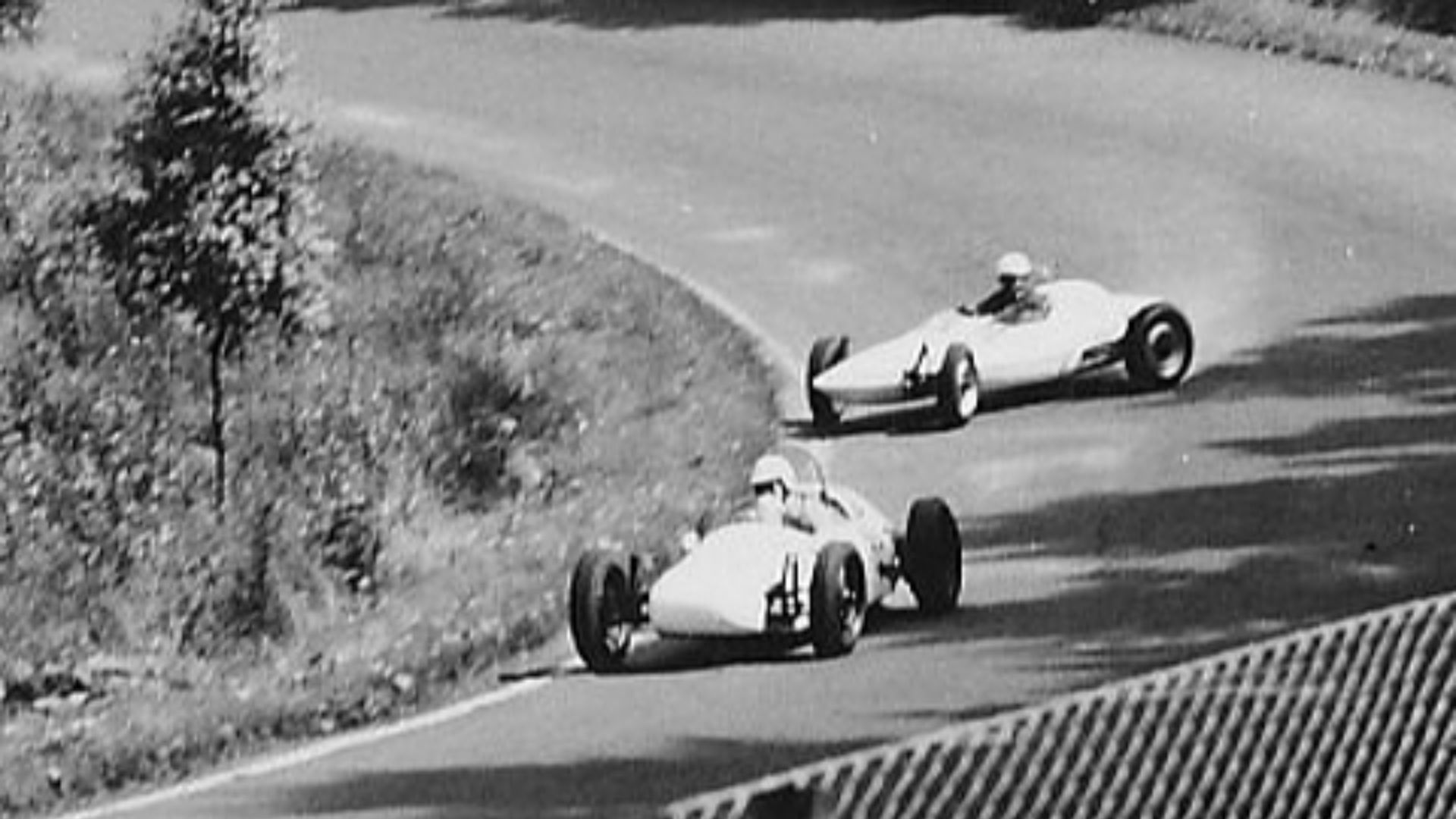 17792948569fc8557dccb14f1867304840eb14997edc70f588.jpg