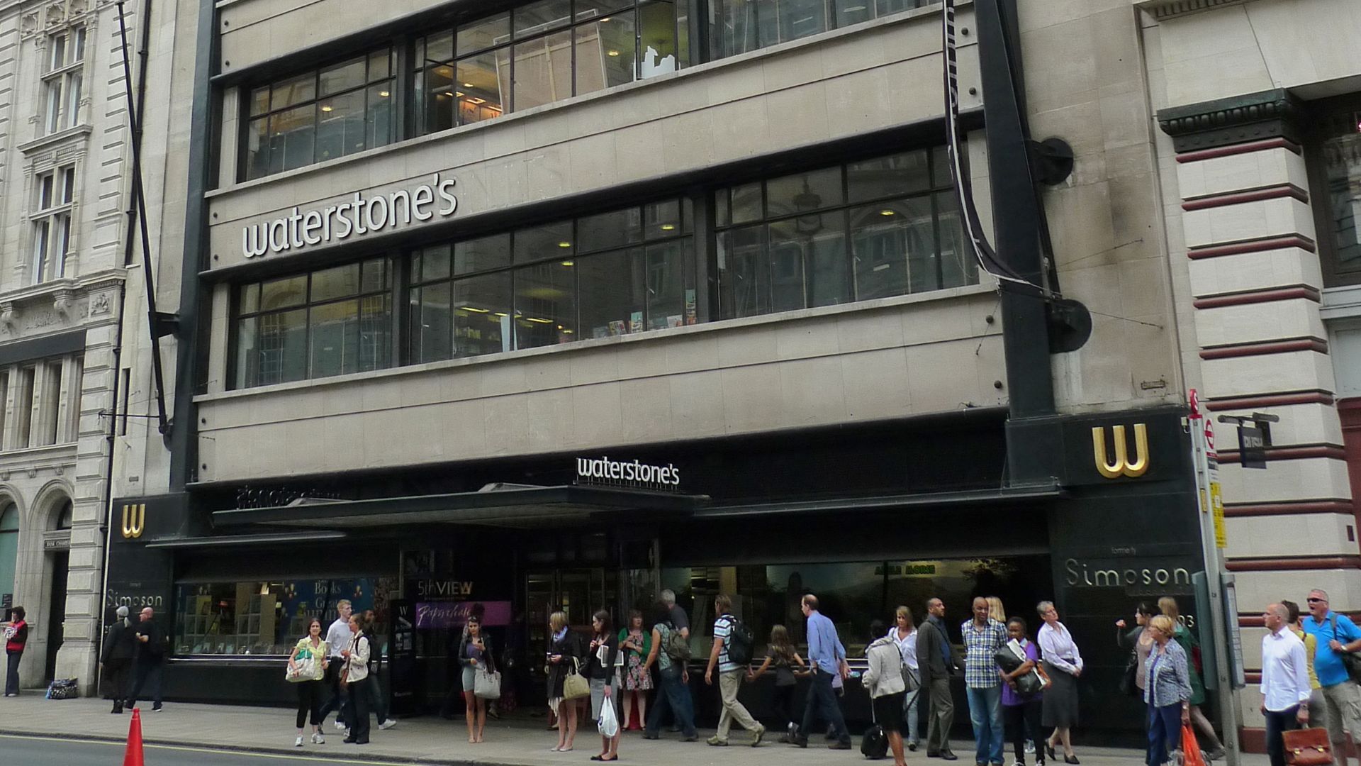 File:Waterstone's, Piccadilly, W1.jpg