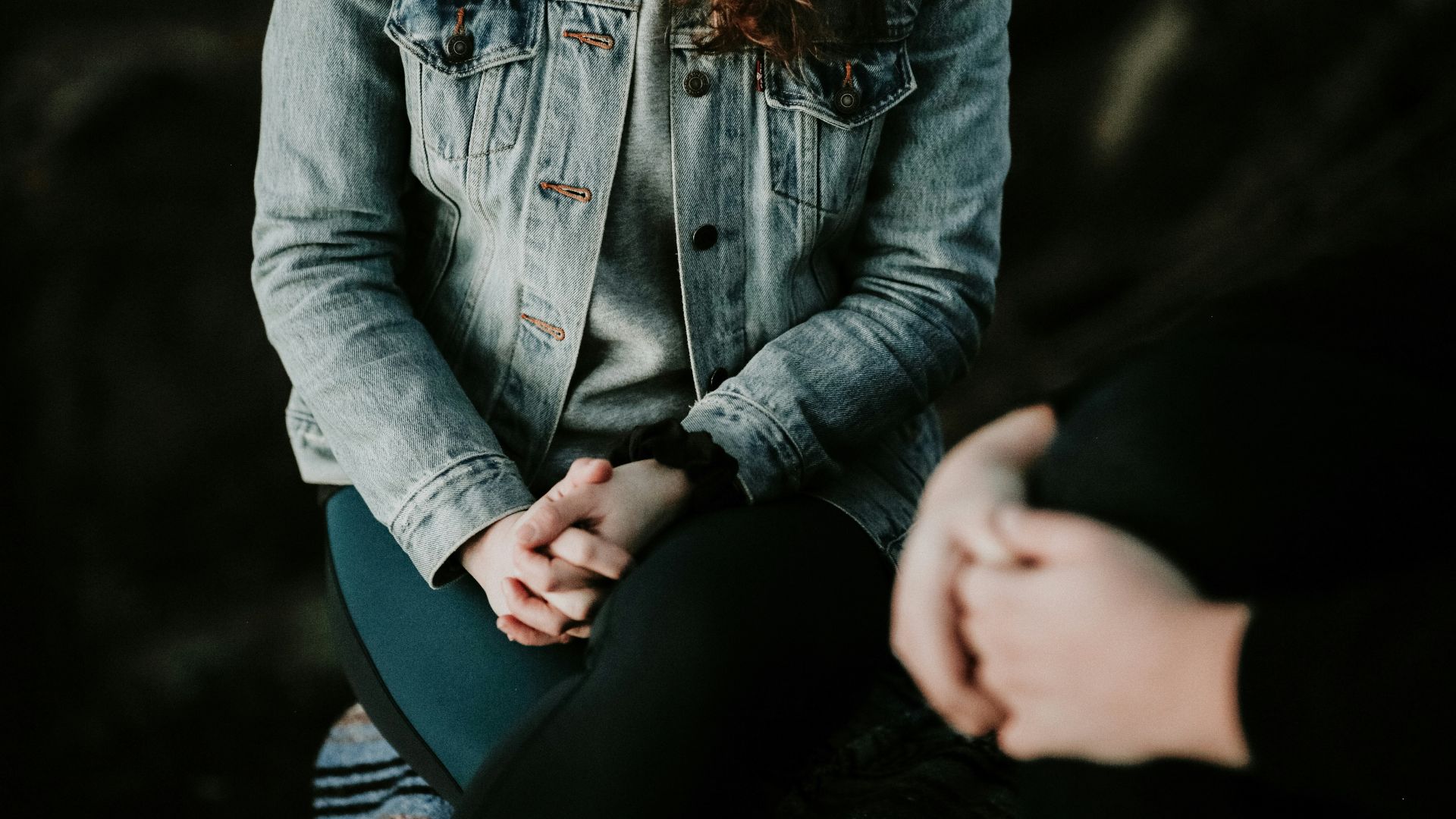 woman wearing gray jacket