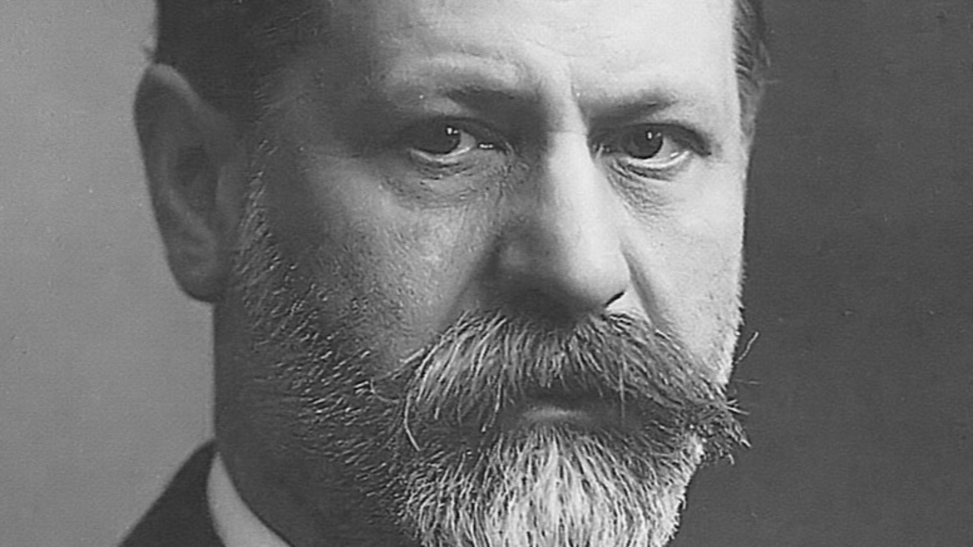 File:Sigmund freud um 1905.jpg