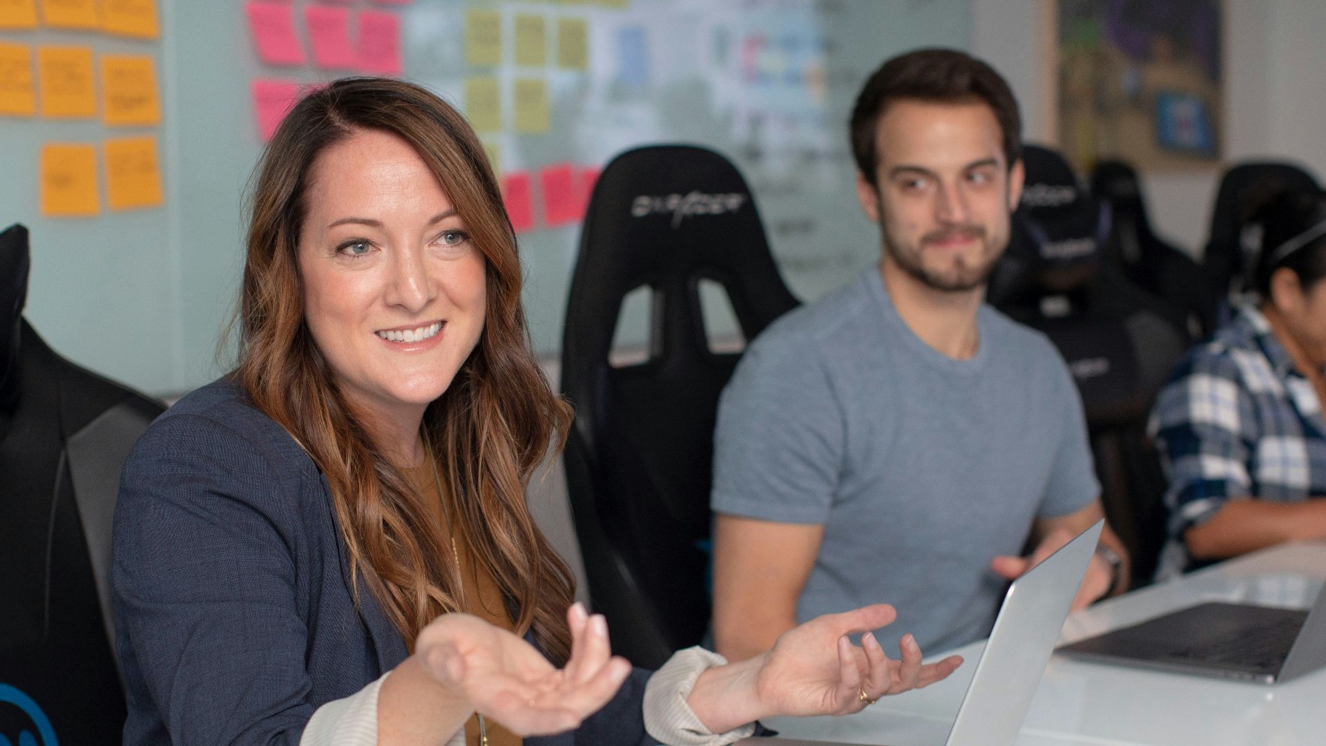 woman in black long sleeve shirt sitting beside man in gray crew neck shirt