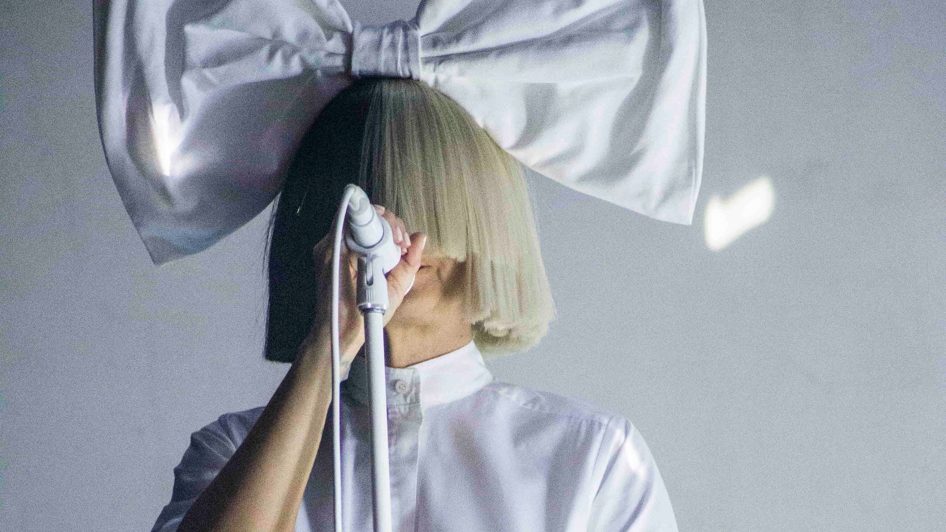 File:SIaFurler Boston2016live.jpg