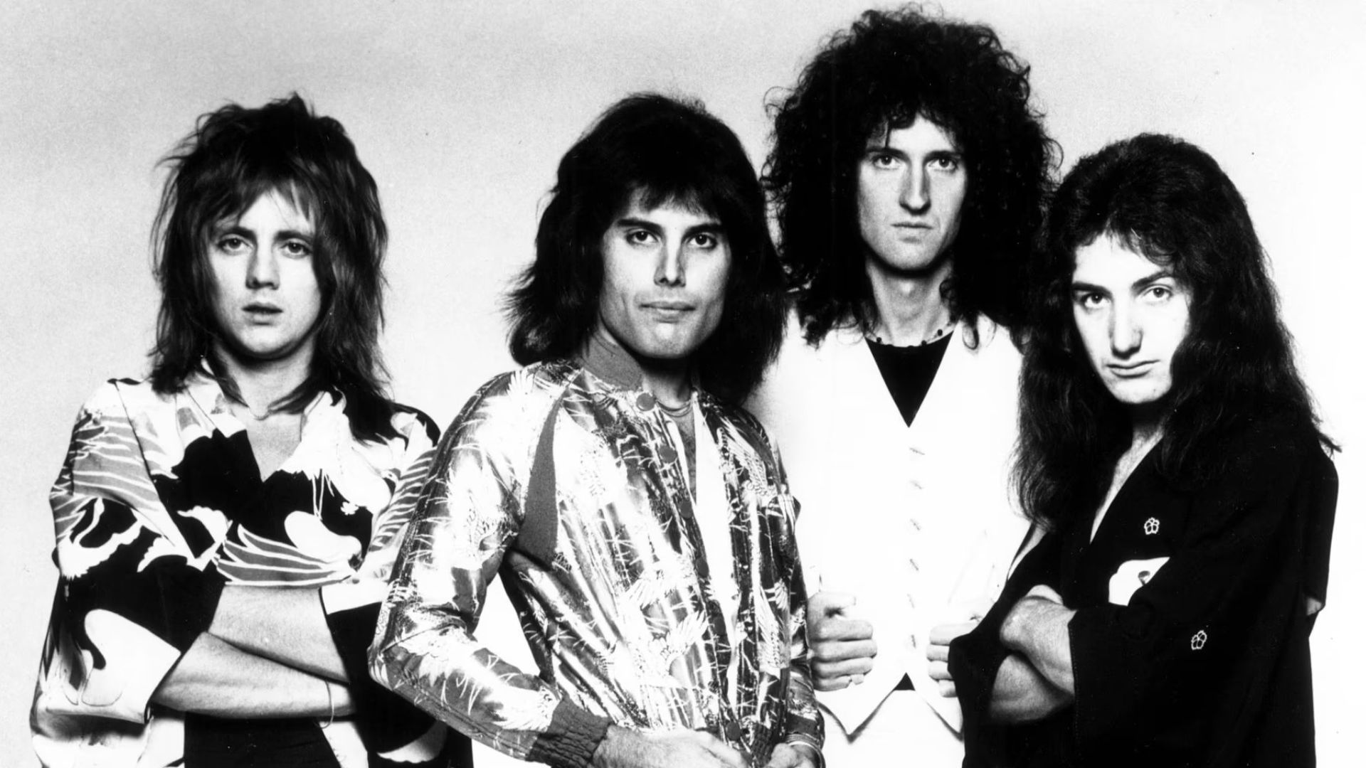 File:Queen A Night At The Opera (1975 Elektra publicity photo 02).jpg