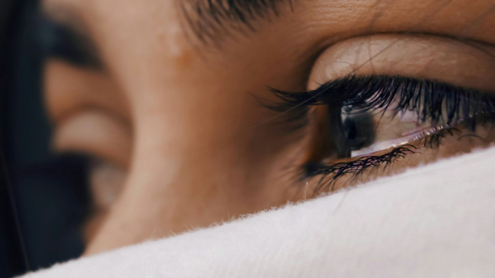 shallow focus of a woman's sad eyes