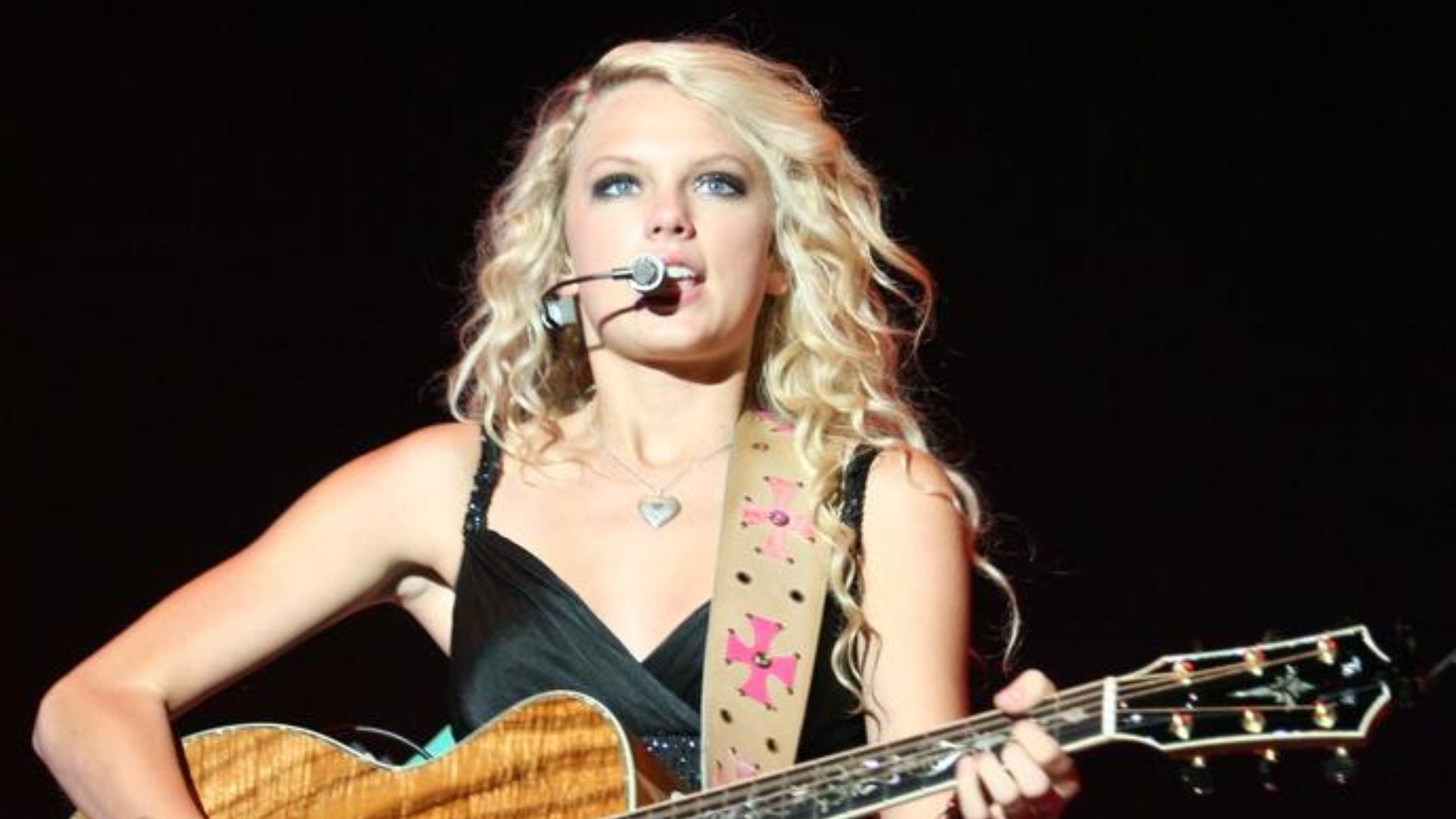 File:Swift, Taylor (2007) cropped 2.JPG