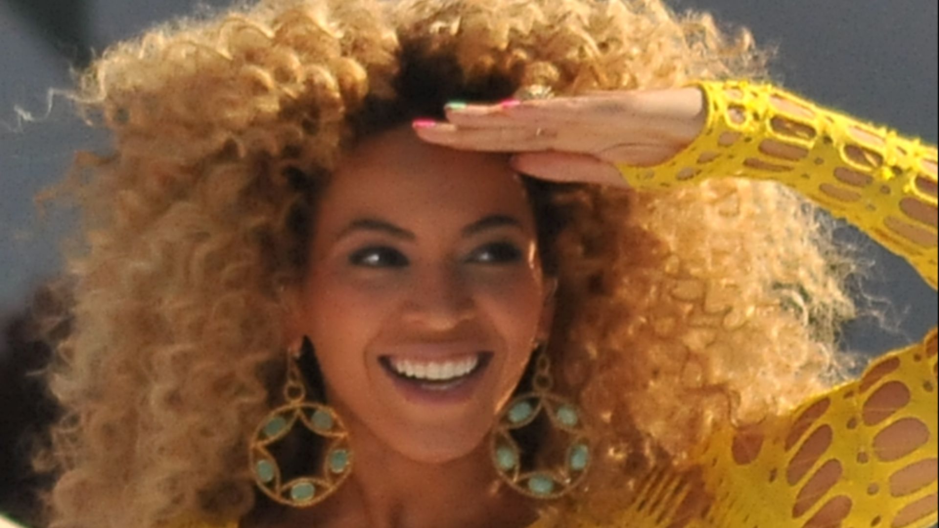 File:Beyoncé Knowles GMA Run the World cropped.jpg