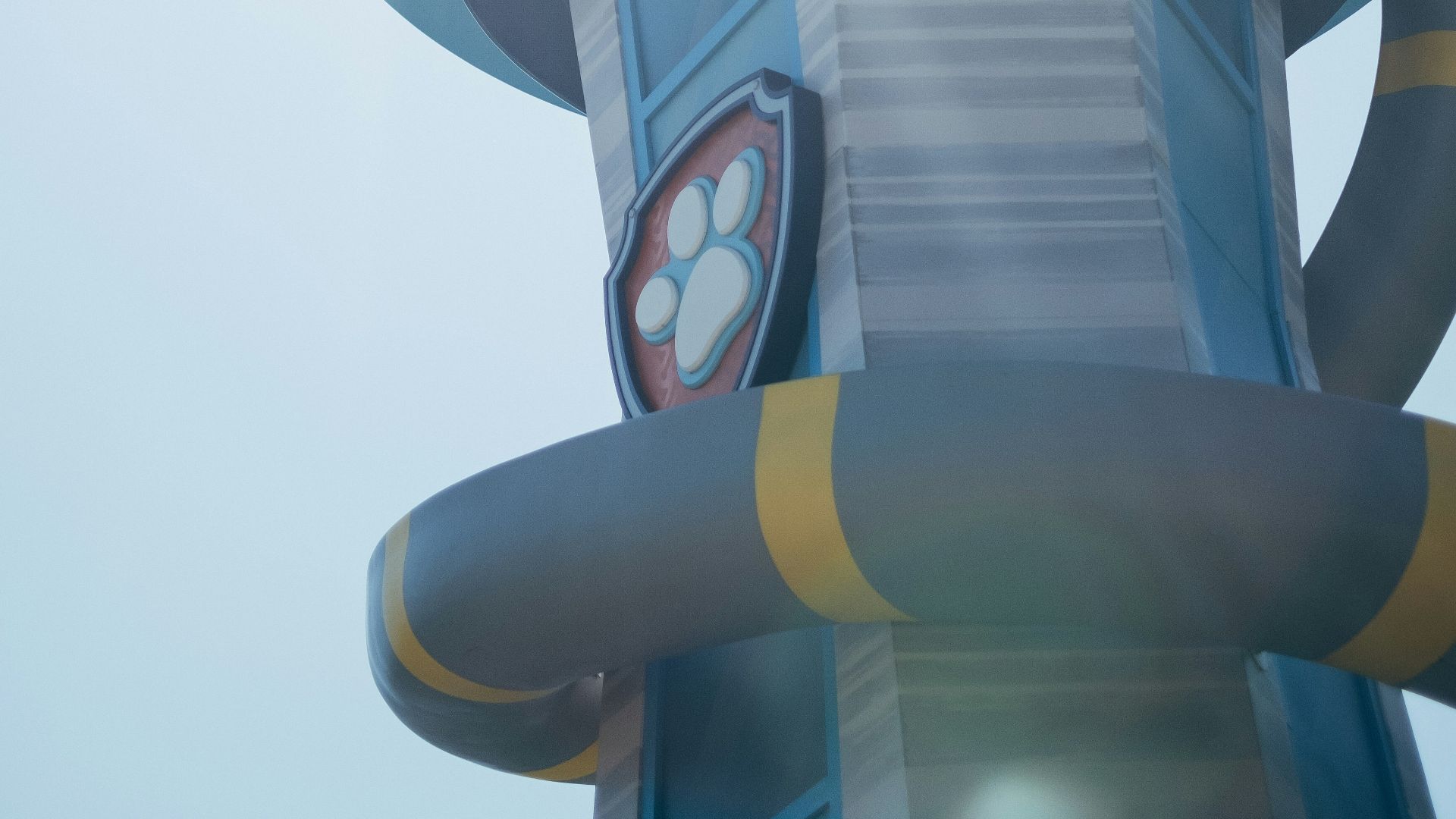 gray and blue concrete building