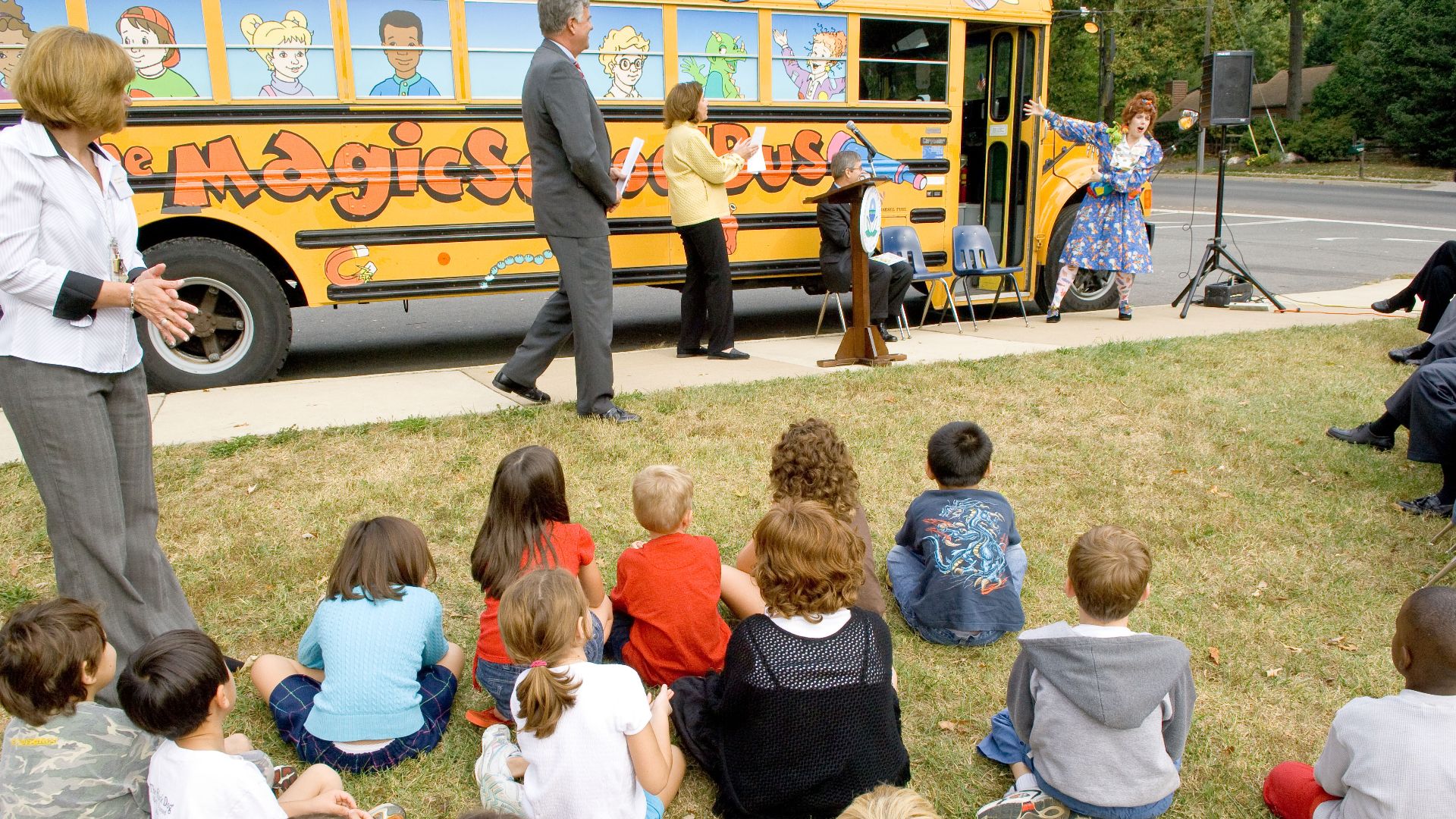 File:Office of the Deputy Administrator - Magic School Bus at Cunningham Park School (412-APD-786-JPEG-2007-10-18 1MagicBus 1044.jpg) - DPLA - 76ff161e2f96f2413de886fe91f53b22.jpg
