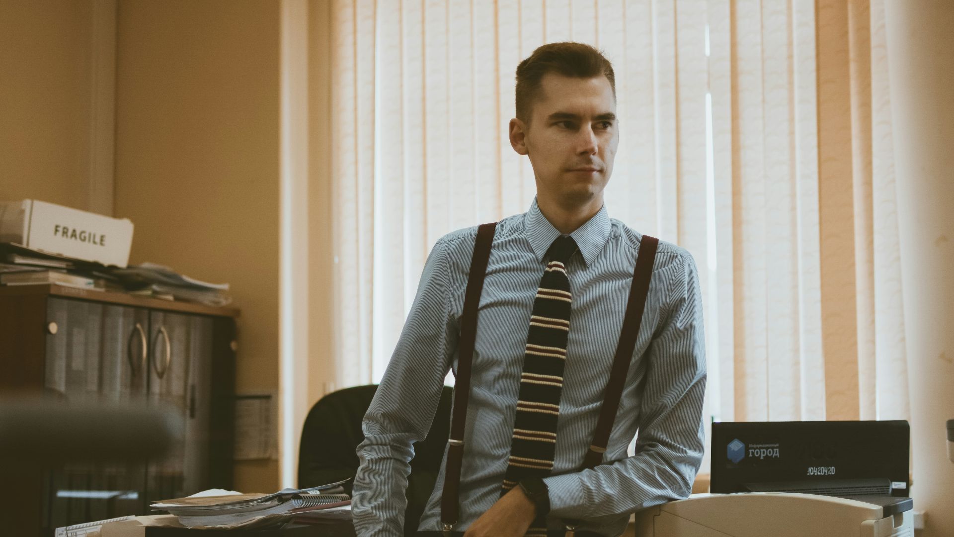 man in gray dress shirt and black necktie
