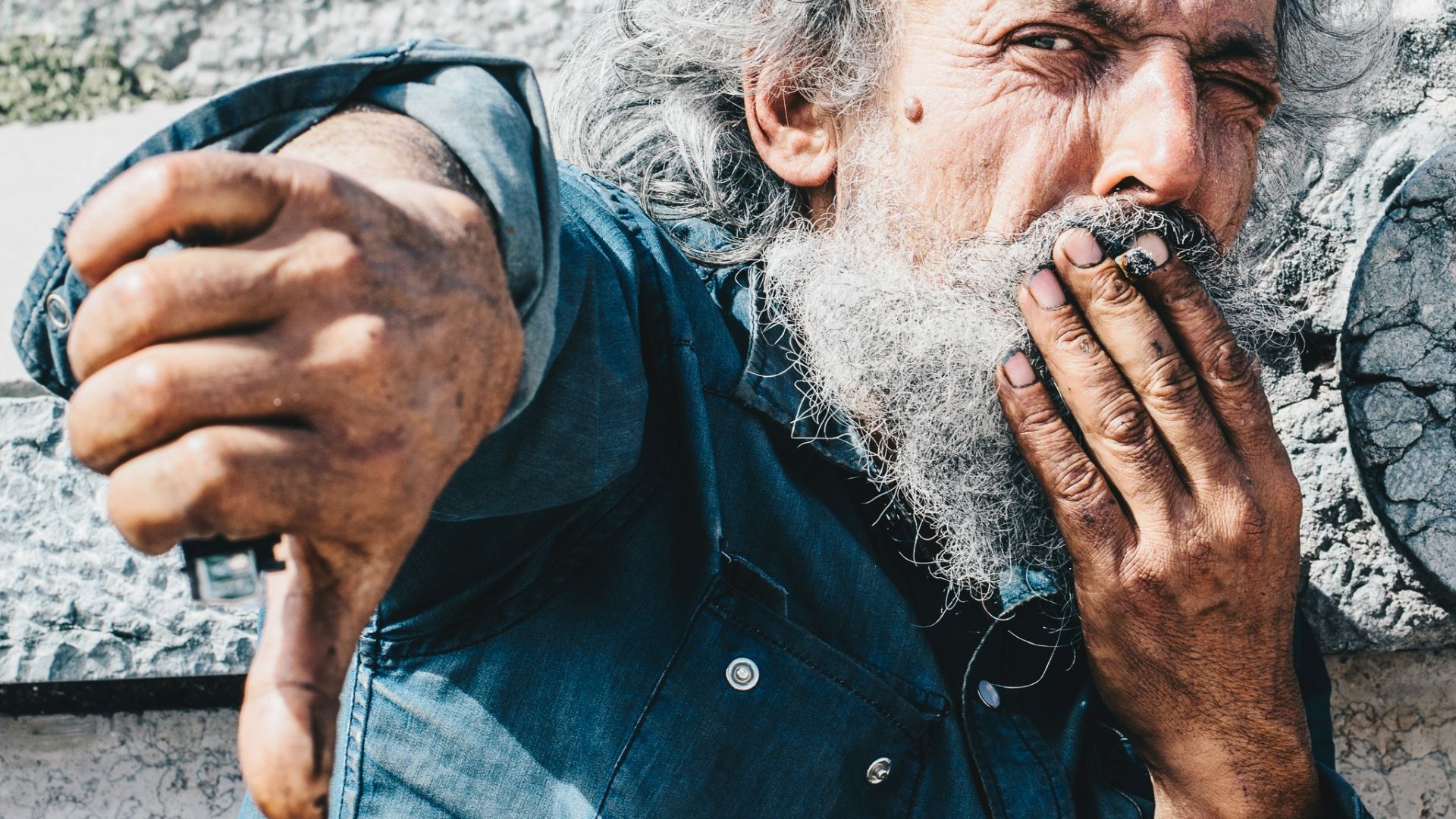 man showing thumbs down