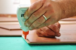 wood-glue-596161-300x200.jpg