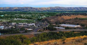 Yakima_Washington_as_seen_from_Lookout_Point-300x158.jpg