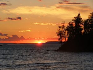 1280px-Isle_Royale_Todd_Harbor_sunset-300x225.jpg