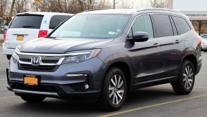 800px-2019_Honda_Pilot_EX-L_3.5L_front_1.5.19-300x170.jpg