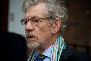 800px-Ian_McKellen_-_1-3-300x200.jpg