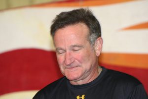 Robin_Williams_With_Troops_in_Iraq_DVIDS69764-300x200.jpg